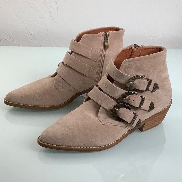 Beast Fashion pointy leather triple buckle western heels Tan booties size 6 NWOT - Picture 16 of 16